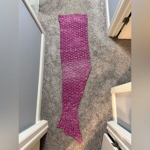 NWT🏷️Pink Mermaid Tail Blanket